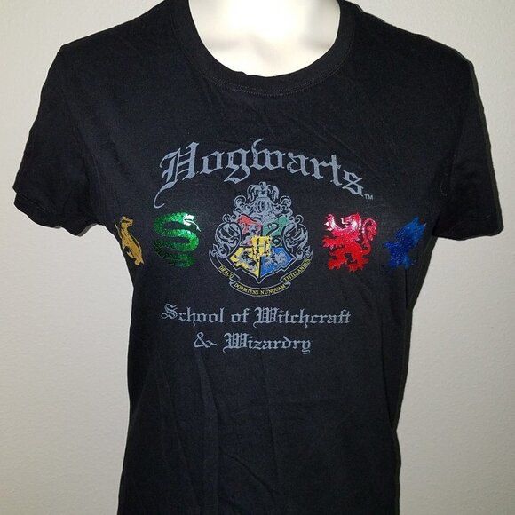 NWT Harry Potter School Crests Houses Hogwarts Tee Junior's XL Wizarding World - Picture 2 of 8